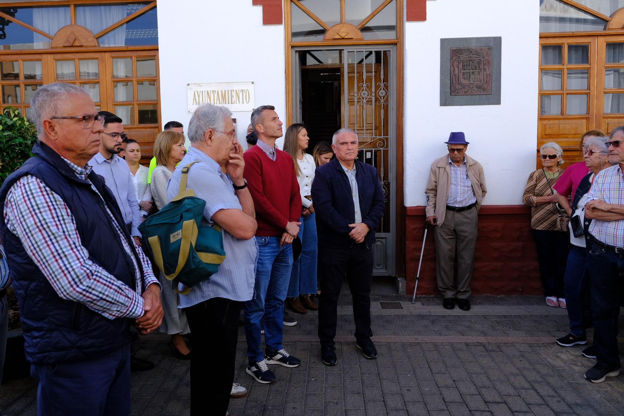 Minuto de silencio y último adiós a la mujer asesinada en La Aldea