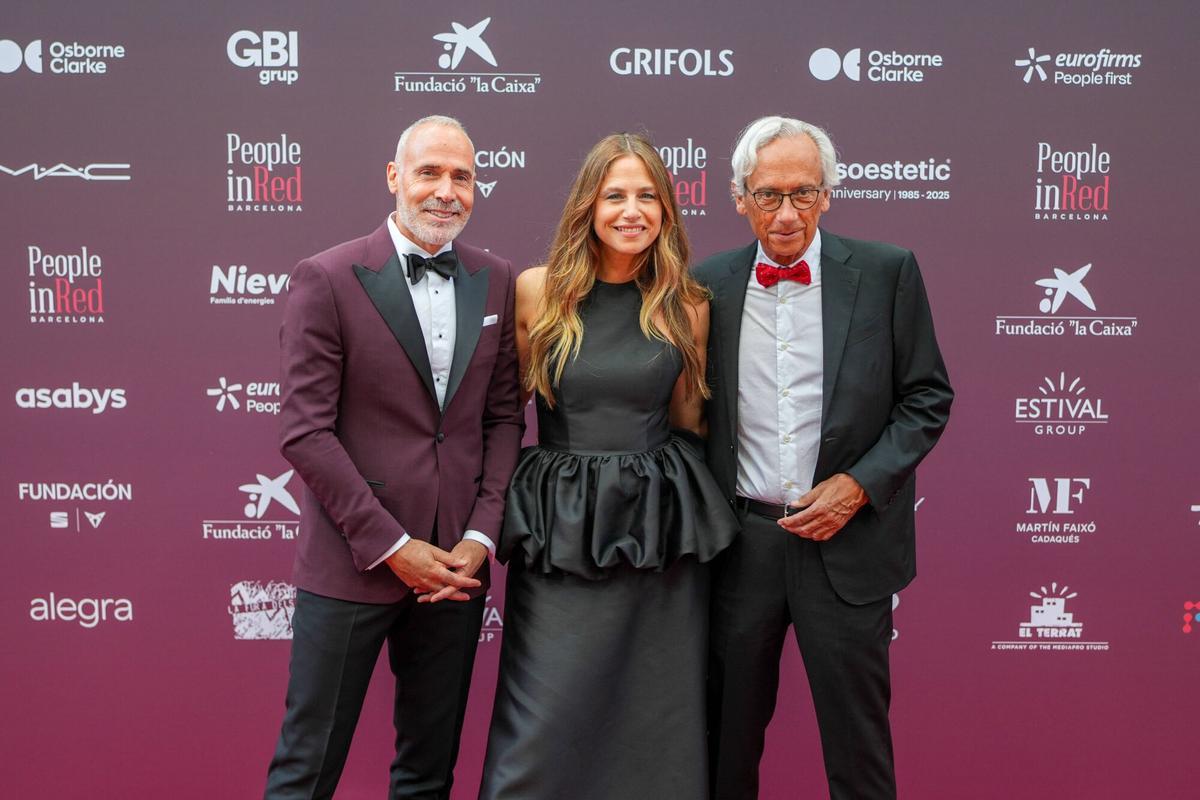 BARCELONA 12/05/2025 Icult. Alex Corretja, Martina klin y Bonaventura Clotet, . Photocall de la 15ª Gala Solidaria People in Red Barcelona. FOTO de ZOWY VOETEN