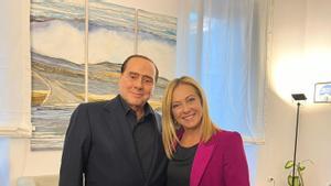 Silvio Berlusconi y Giorgia Meloni, durante la reunión mantenida este lunes.