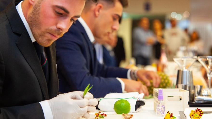 El 55 concurso de coctelería y bartenders de la Comunitat Valenciana tiene dos modalidades: aperitivo y gin tonic