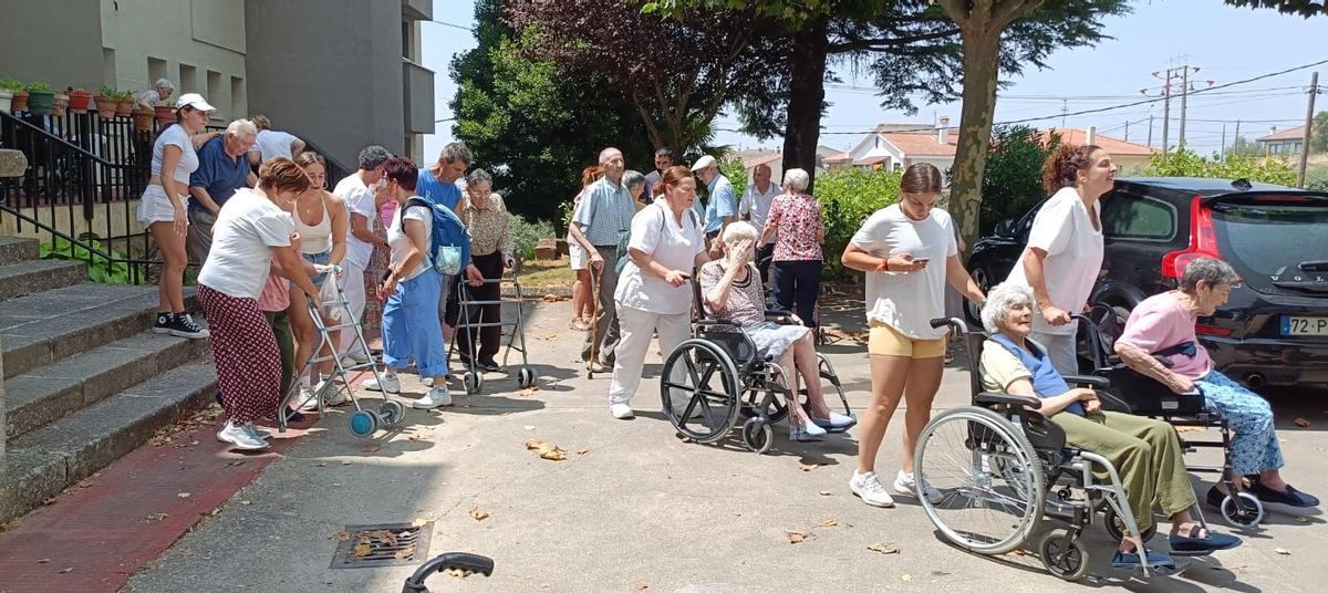 GALERÍA | La residencia de Fermoselle, desalojada por el incendio