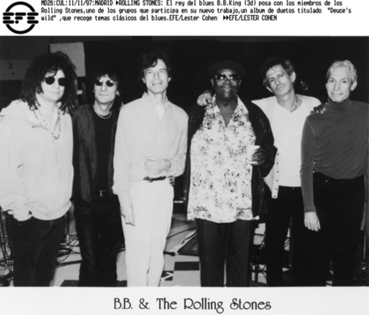 B. B. King posa con los Rolling Stones.