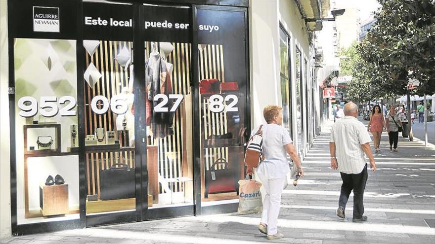 Uno de cada seis locales de la calle Cruz Conde, a la espera de alquiler