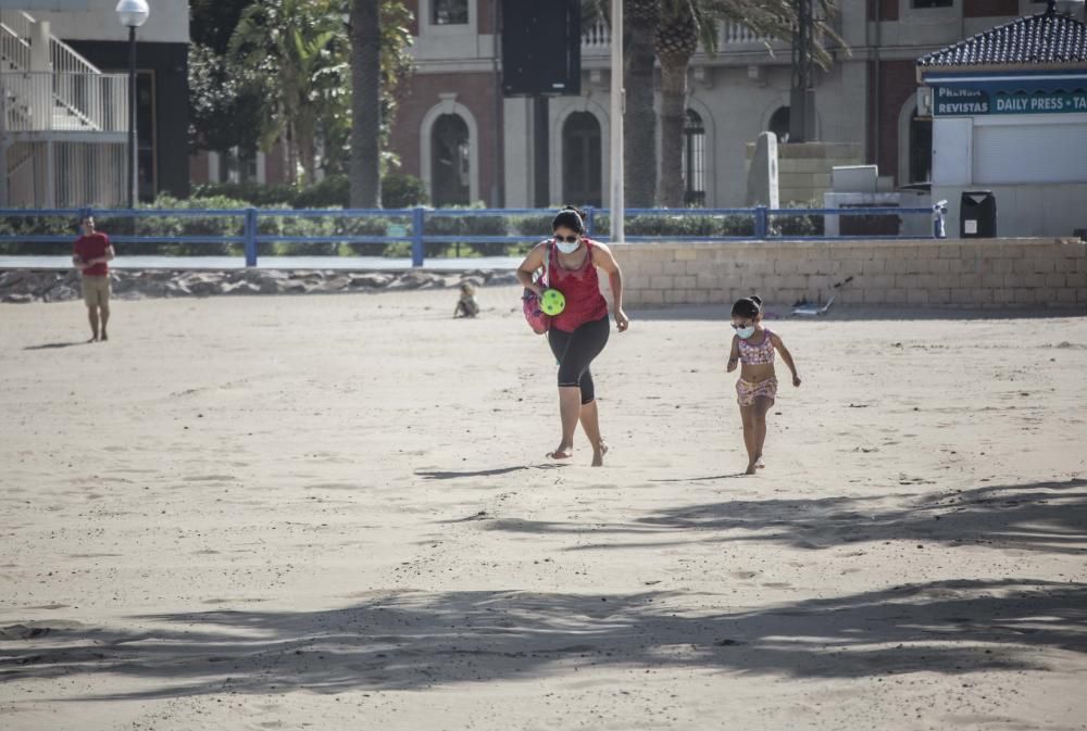 Las playas de Alicante reabren al paseo