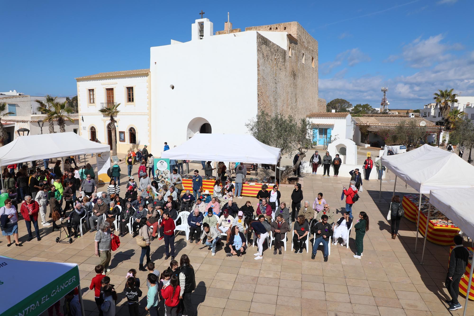 Todas las imágenes del día de Sant Jordi 2024 en Formentera