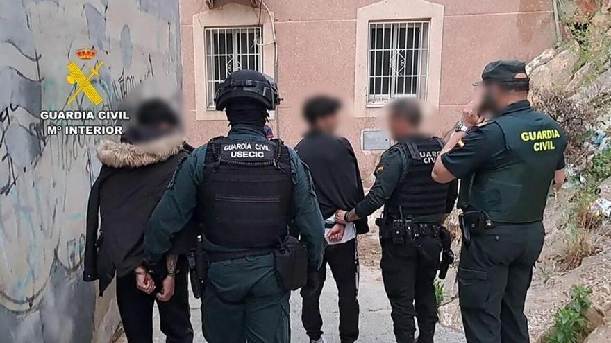 Detenida en Callosa de Segura una pareja de fugitivos en búsqueda tres años, uno de ellos acusado de intento de homicidio