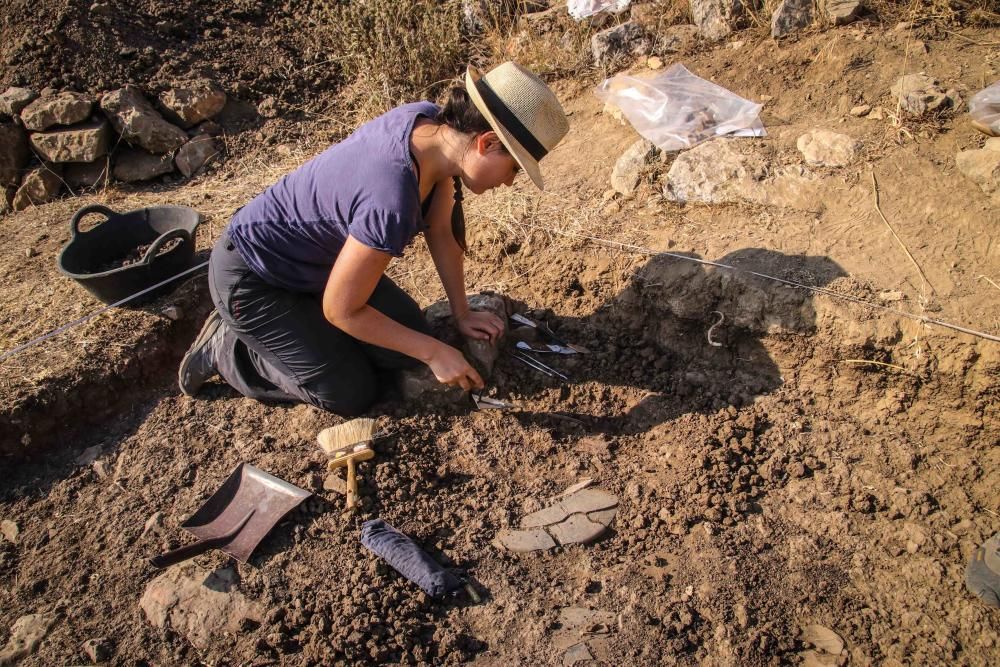 Excavaciones en el Cabeçó de Mariola