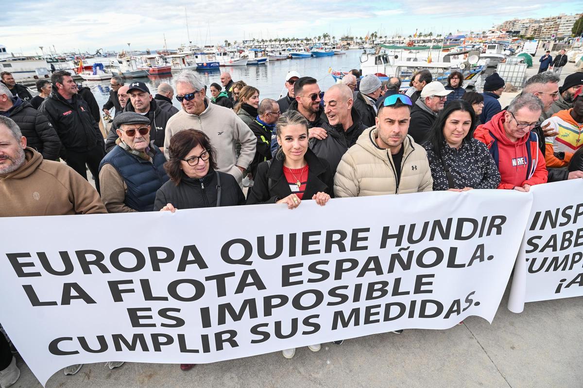La flota pesquera alicantina amarrada contra las últimas exigencias de la Unión Europea