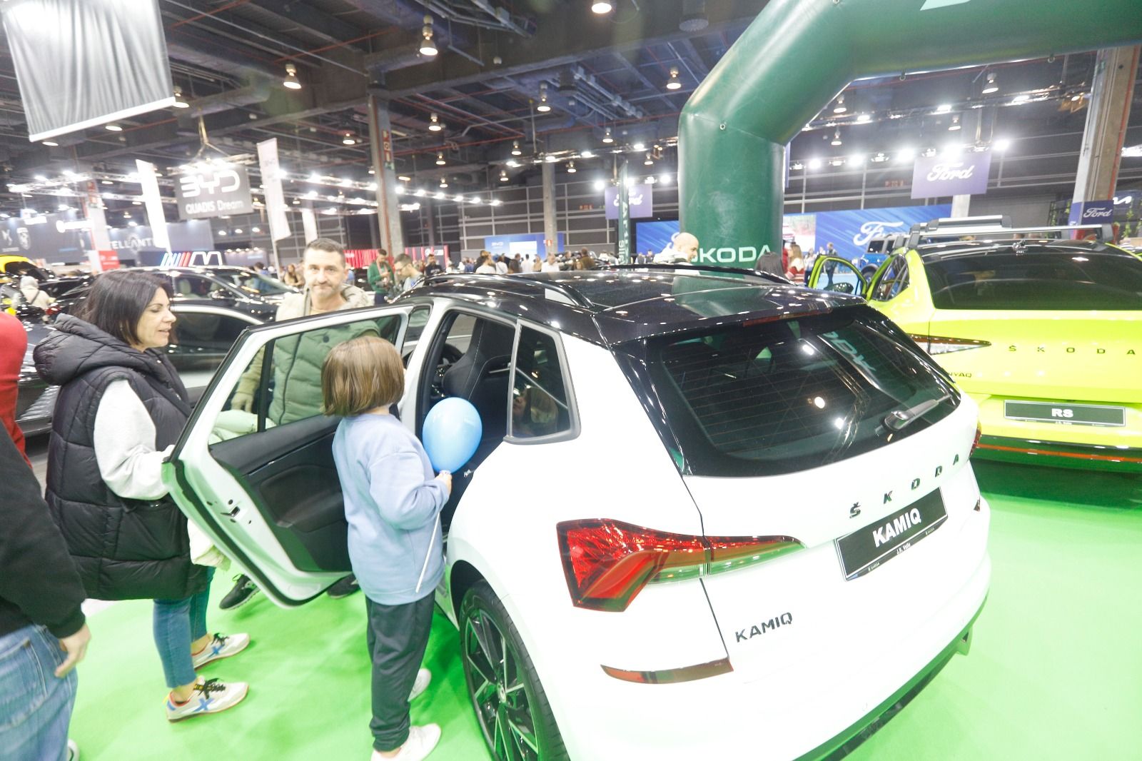 Llenazo en el primer fin de semana de la Feria del Automóvil en València