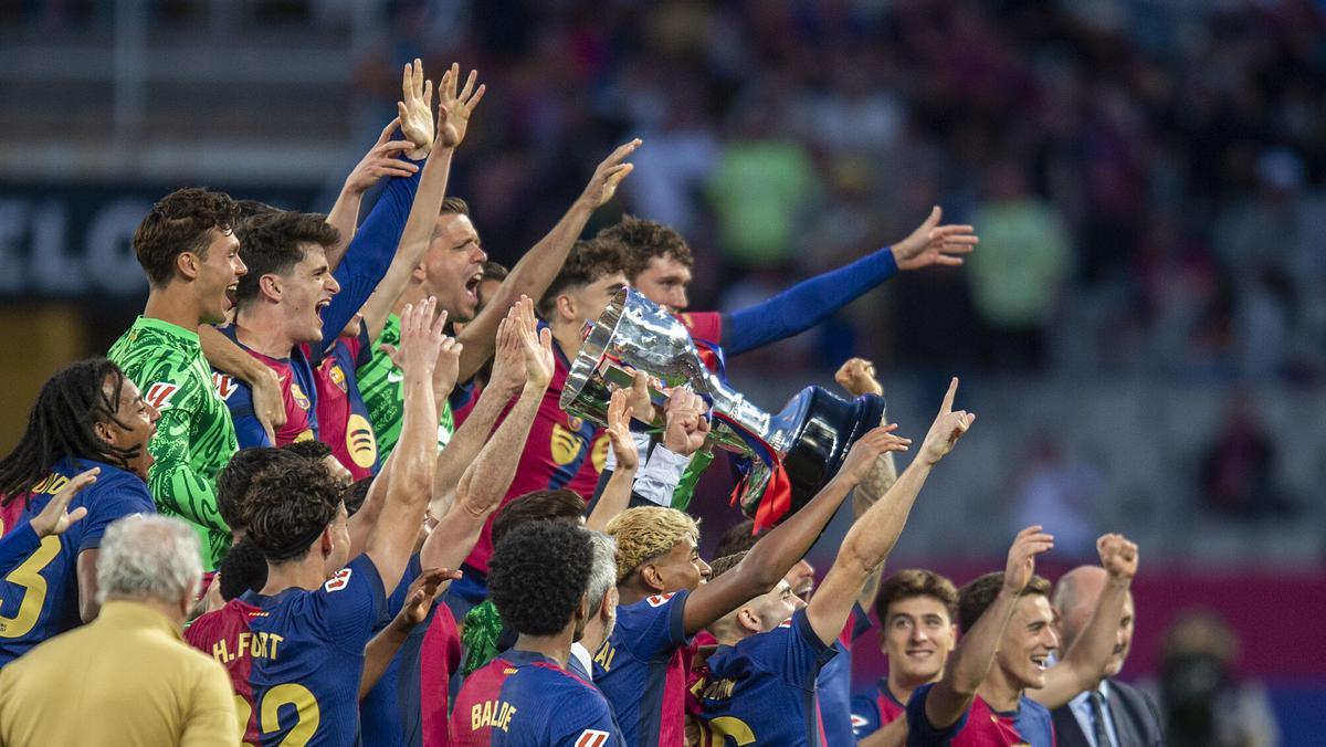 El Barça de Flick se va de Montjuïc celebrando su hegemonía en España