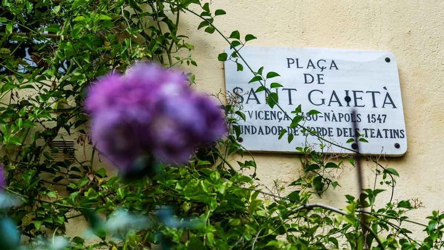 Cómo llegar a la plaza más bonita de Barcelona