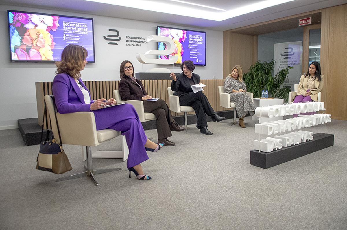 Rita Mendoza reclama más mujeres en las estructuras de dirección del sector sanitario Rita Mendoza reclama más mujeres en las estructuras de dirección del sector sanitario