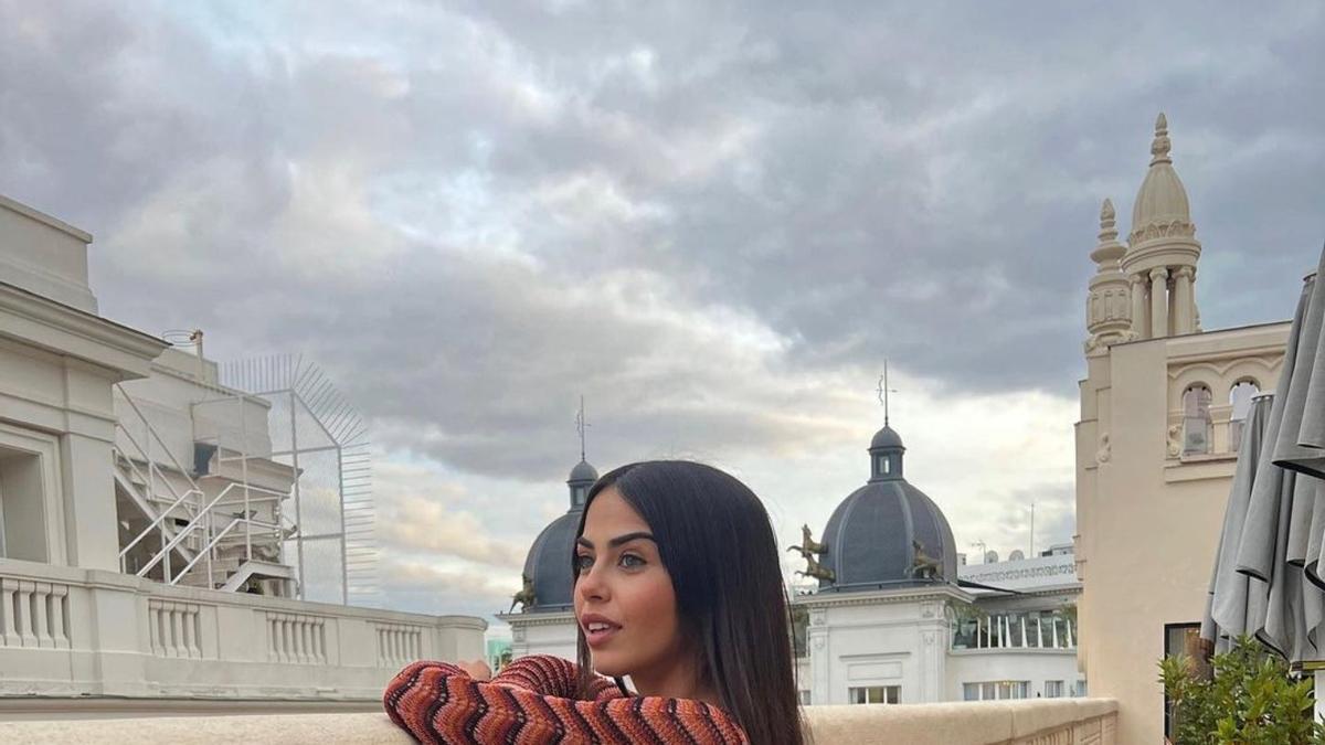 Lila Mangriñan, en una de sus fotos de Instagram, con vestido de punto de Mango