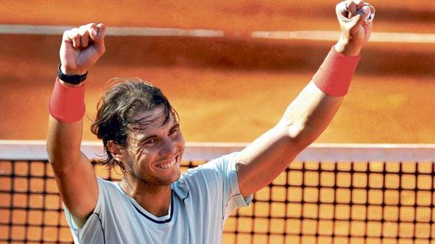Längst wieder ein gewohntes Bild auf den Tennisplätzen dieser Welt: Rafael Nadal feiert, hier seinen Sieg in Rom gegen Roger Federer.