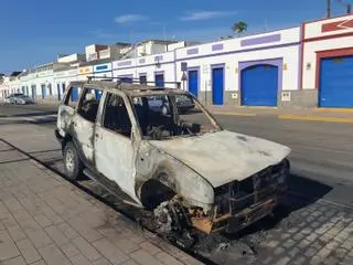 Investigan un posible incendio intencionado en un coche en El Castillo del Romeral