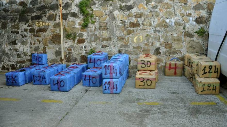 Cuatro detenidos por intentar desembarcar 3.800 kilos de hachís en Cádiz