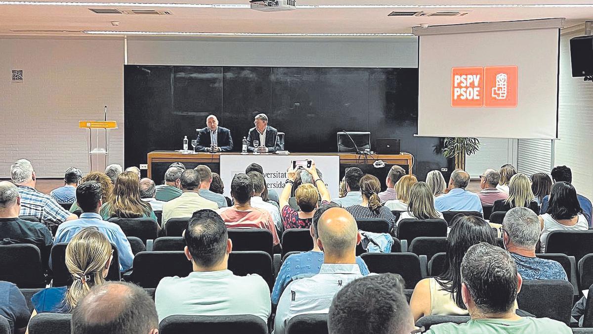 Ximo Puig y Alejandro Soler en la apertura de la escuela de formación de ediles socialistas