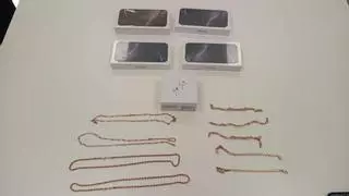 Así era la apariencia de unos iPhone falsos vendidos a mitad de precio: los Mossos ya han detenido a su vendedora