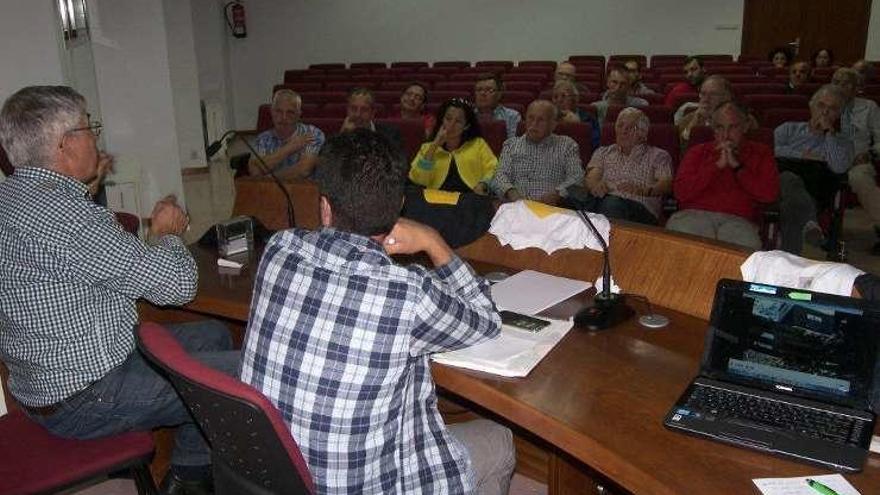 Asistentes a la charla en la Biblioteca.