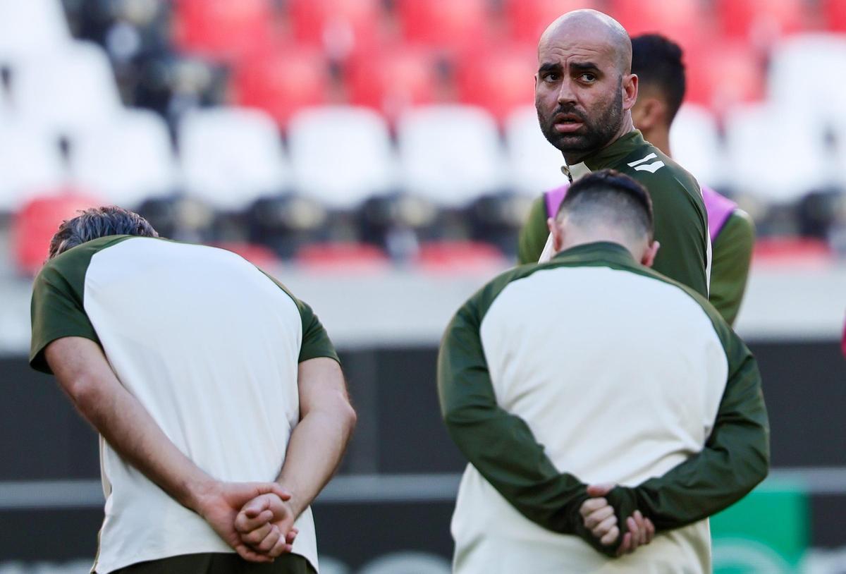 Claudio Giráldez, durante el entrenamiento en Friburgo