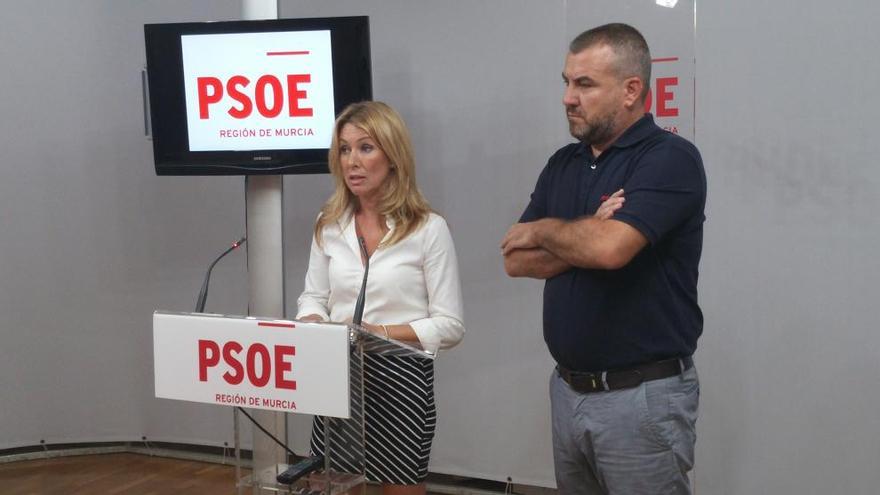 Imagen de la rueda de prensa ofrecida por los dos regidores para explicar su punto de vista