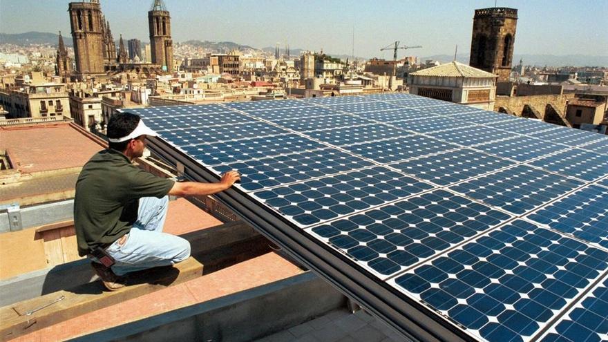 Placas solares en un tejado