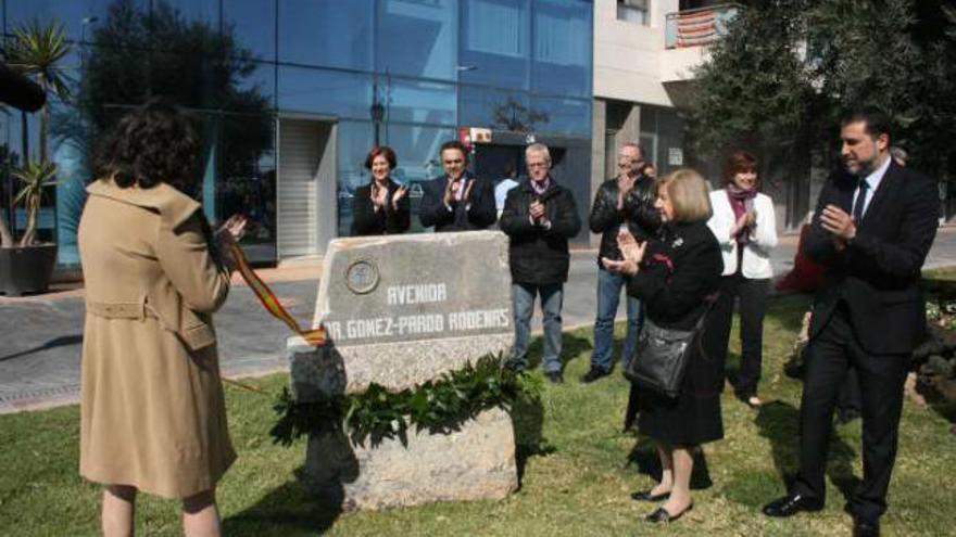 Caras largas. Inauguración de la avenida Gómez-Pardo