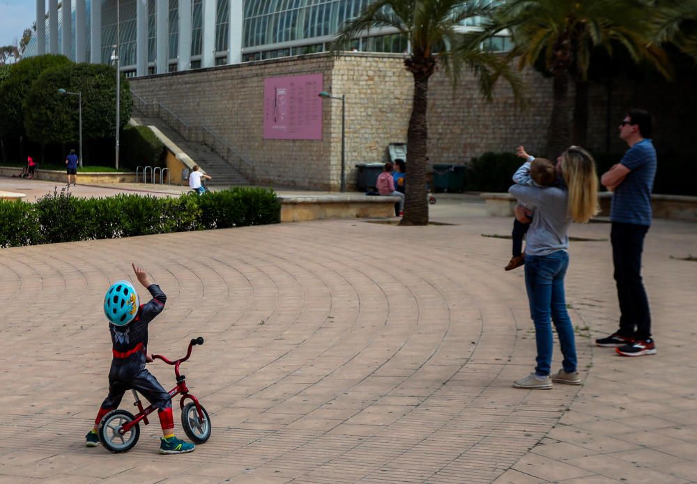 Los niños vuelven a llenar parques y calles