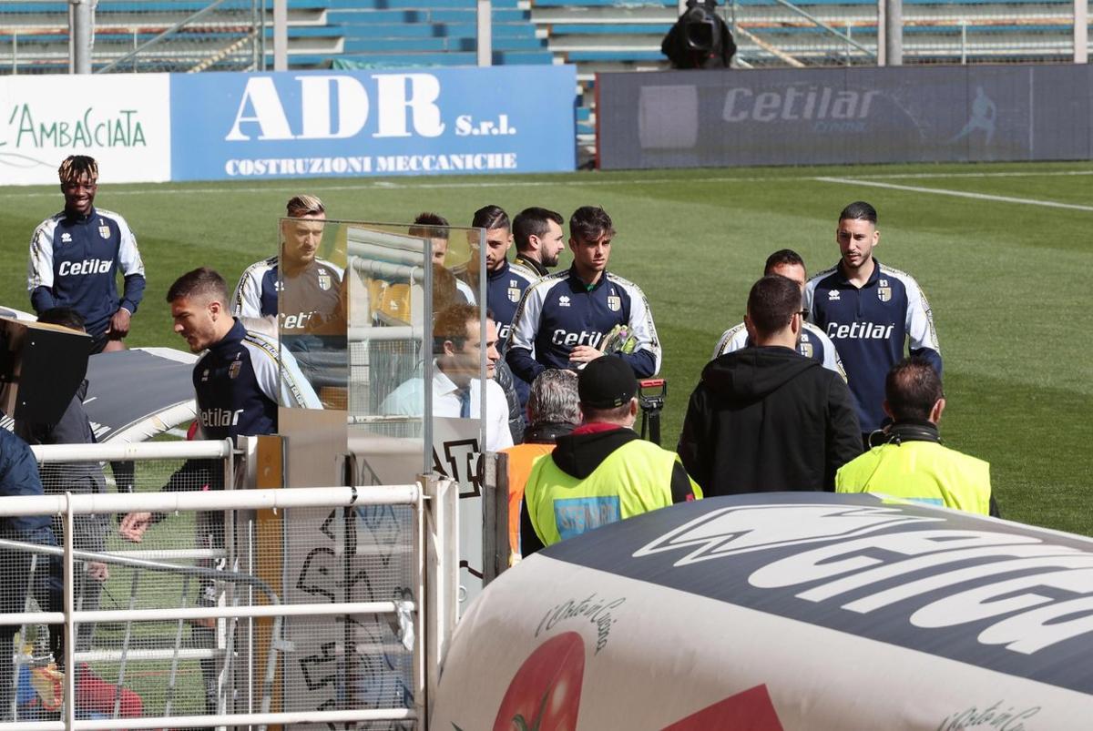 Parma (Italy), 08/03/2020.- Parma’s players return in the dressing room prior to the Italian Serie A soccer match Parma Calcio vs S.P.A.L at Ennio Tardini stadium in Parma, Italy, 08 March 2020. (Italia) EFE/EPA/ELISABETTA BARACCHI