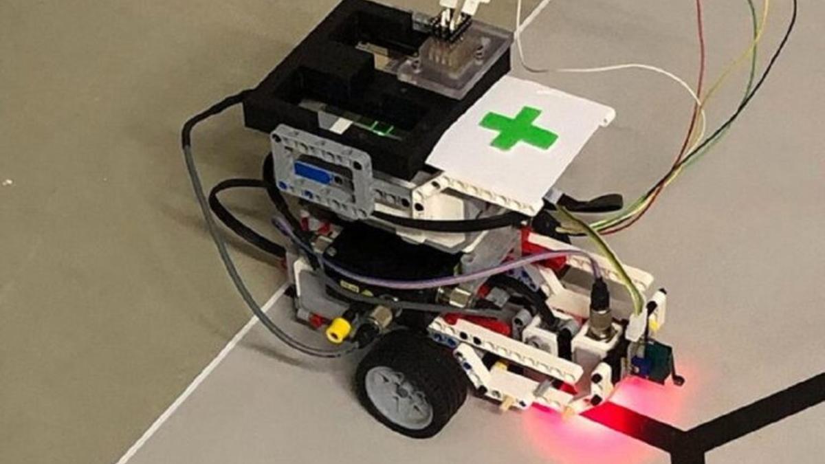 Un robot con «cerebro humano» logra salir solo de un laberinto
