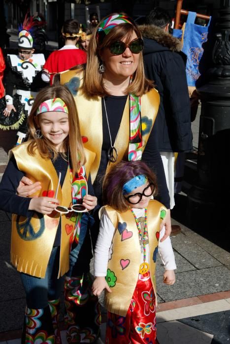 Desfile infantil de disfraces en el Jovellanos