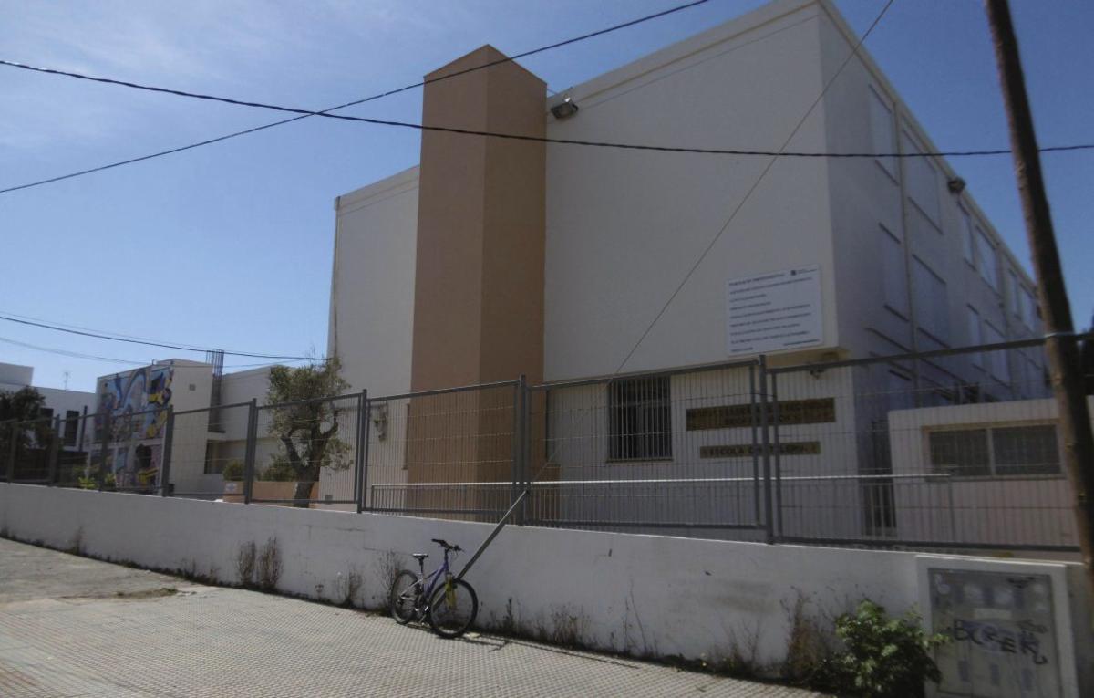 Entrada principal de l’Institut Isidor Macabich des del carrer de sa Blanca Dona.
