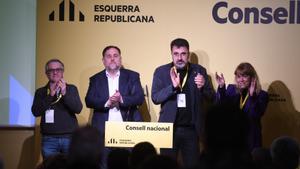 El líder de ERC, Oriol Junqueras, con Josep Maria Jové, Lluís Salvadó y Natàlia Garriga, este sábado en el consejo nacional de los republicanos