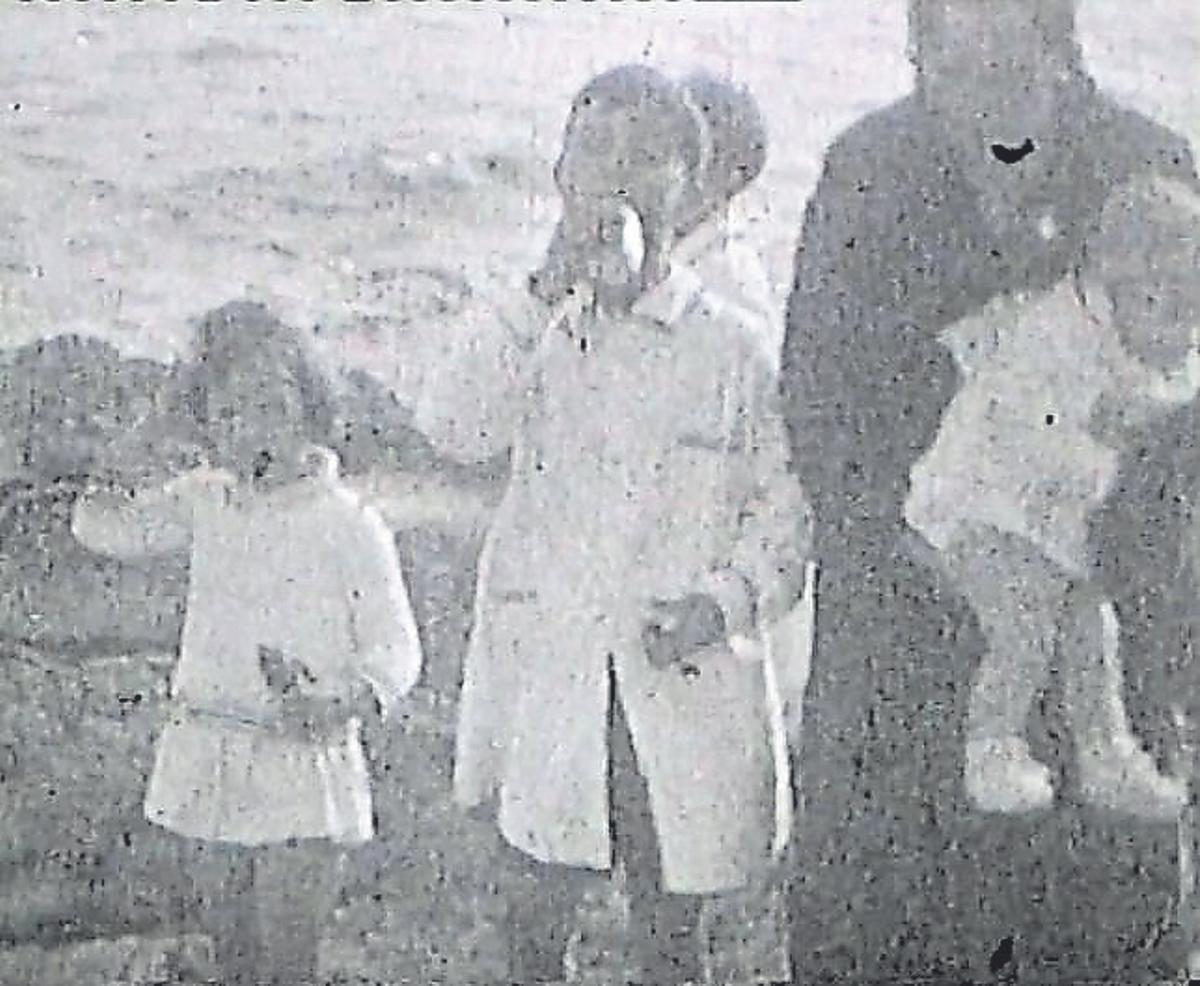 La familia en sa Cova des Dones.