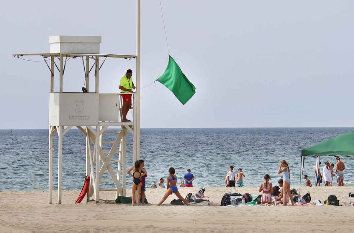 Un socorrista en una de las playas de Marbella