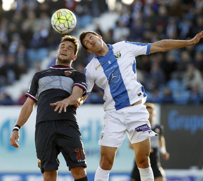 El Elche araña un empate en su campo maldito después de 90 minutos de esfuerzo y sin dejar fisuras defensivas