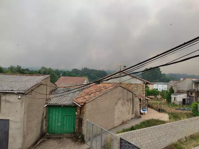 GALERÍA | El incendio en la Sierra de la Culebra, desde Ferreras de Arriba