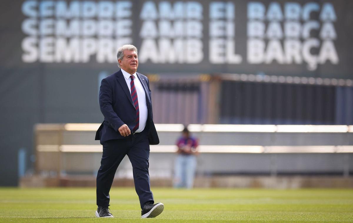 Laporta llança pulles a Xavi i afalaga Flick