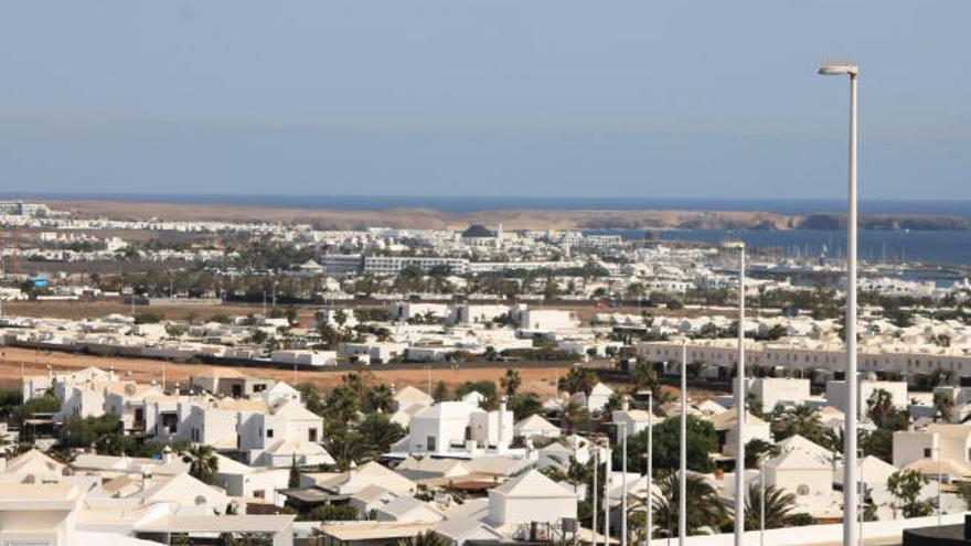 Panorámica de la localidad de Playa Blanca, en el municipio lanzaroteño de Yaiza.