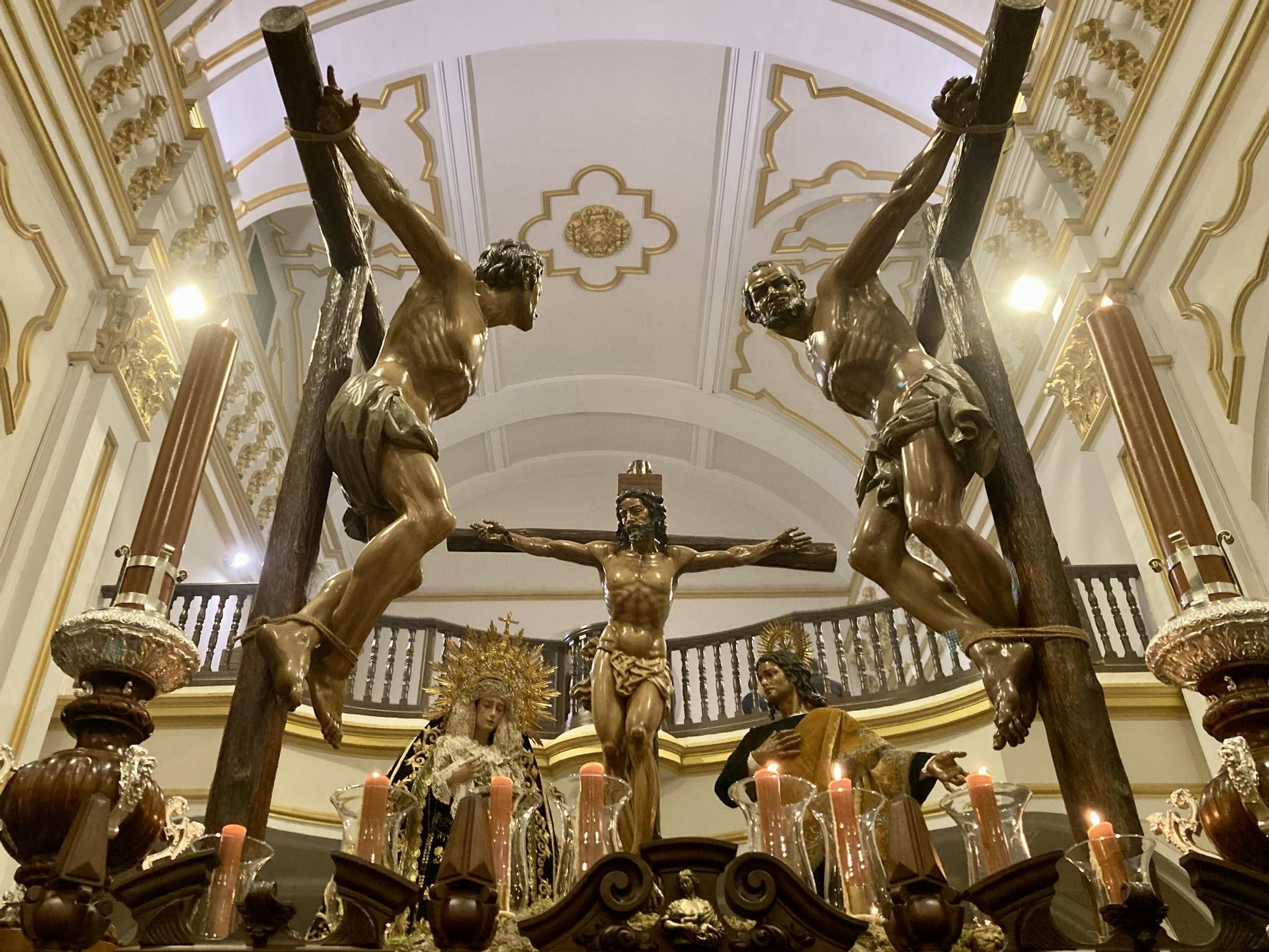 Traslado claustral y entronización del Cristo del Perdón (Dolores del Puente)