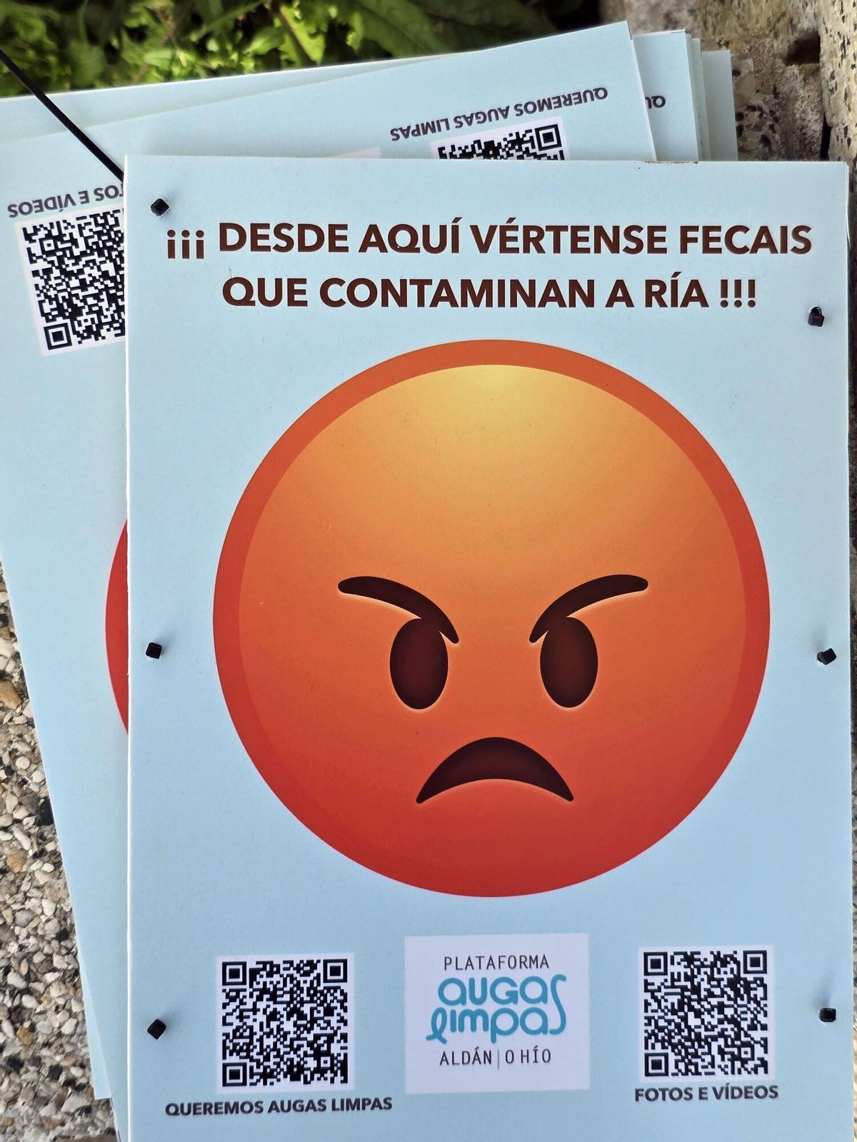 La Plataforma Augas Limpas convocó este viernes una concentración y protesta para colocar carteles advirtiendo de los vertidos de fecales a la ría de Aldán