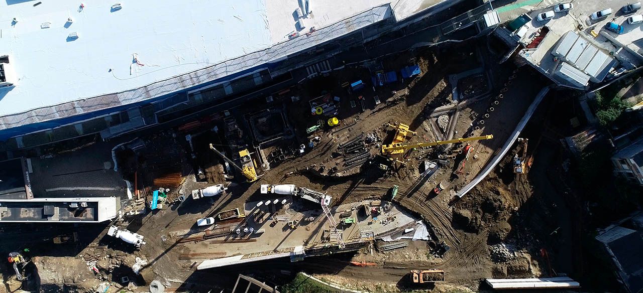 Obras de la Xunta en la nueva terminal de buses, con la terminal provisional de trenes al fondo