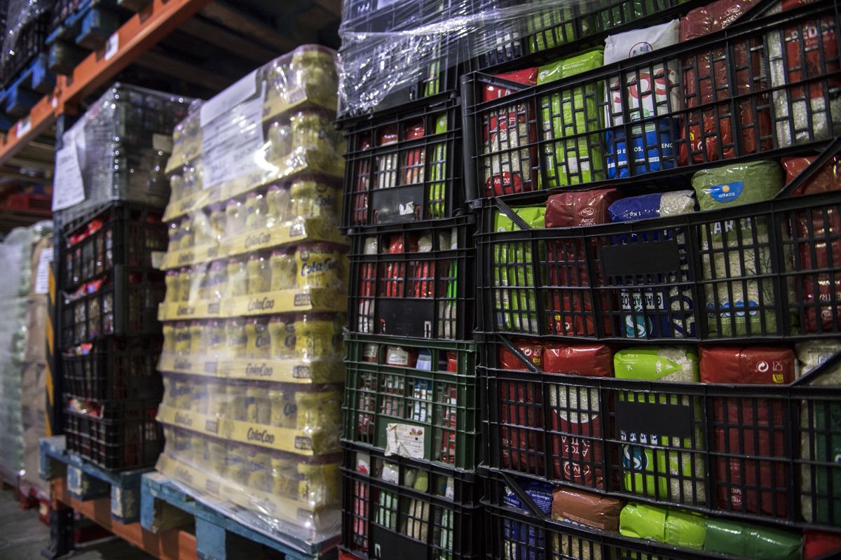 Fotogalería | Una jornada de trabajo en el Banco de Alimentos de Cáceres