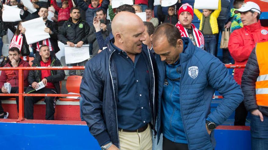 Luis César Sampedro y Eloy Jiménez, antes del inicio del partido de ayer.