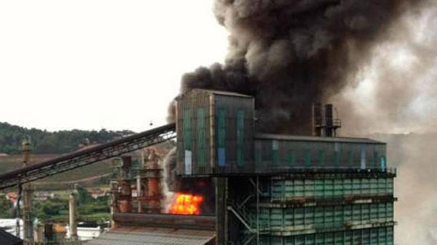 Alarma en A Coruña por un incendio en la refinería