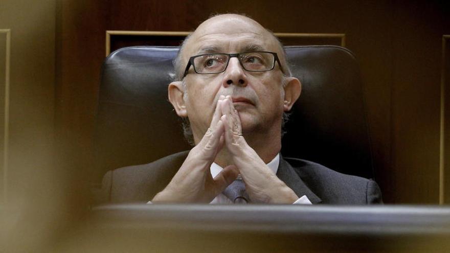 El ministro de Hacienda, Cristobal Montoro, ya ha anunciado que la nueva reforma fiscal se aplicará de forma progresiva entre 2015 y 2017.