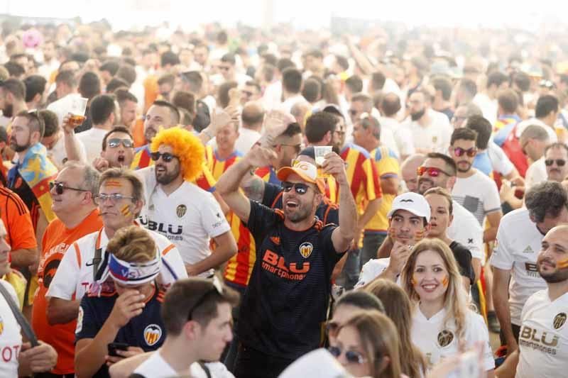 Fan zone del Valencia CF en Sevilla