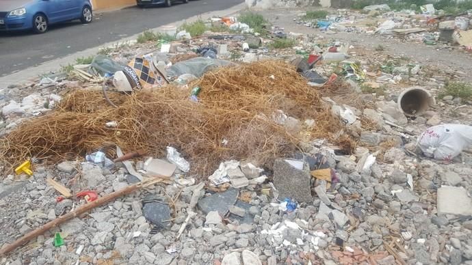 Ojos de Garza llena de basura