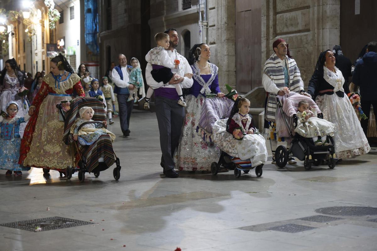 Todas las fotos de la ofrenda del 18 de marzo por la calle San Vicente hasta la 00:30 horas Todas las fotos de la ofrenda del 18 de marzo por la calle San Vicente hasta la 00:30 horas