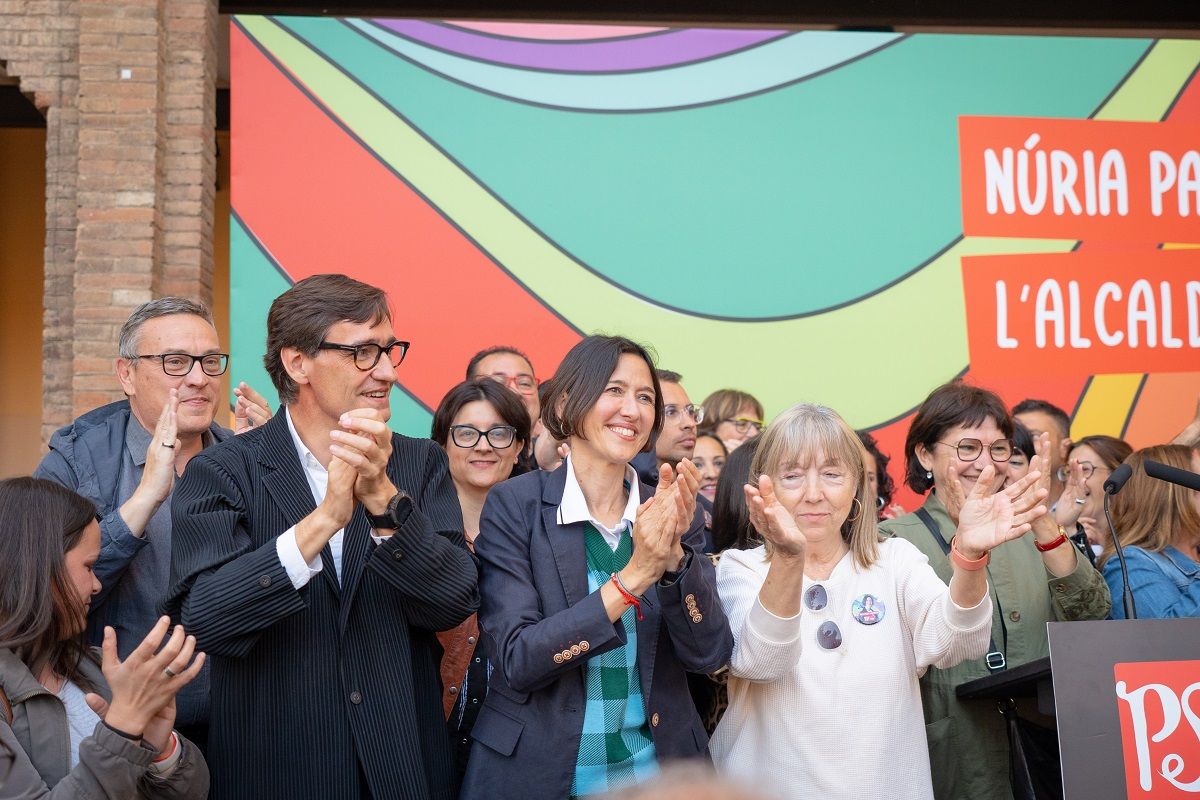 El líder del PSC, Salvador Illa, con la alcaldesa Núria Parlon y la exalcaldesa Manuela de Madre